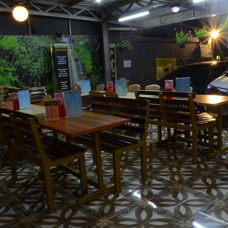 Guest House Salon Fora Gegerkalong Setiabudhi Bandung Exteriör bild