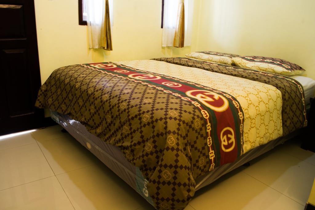 Guest House Salon Fora Gegerkalong Setiabudhi Bandung Rum bild