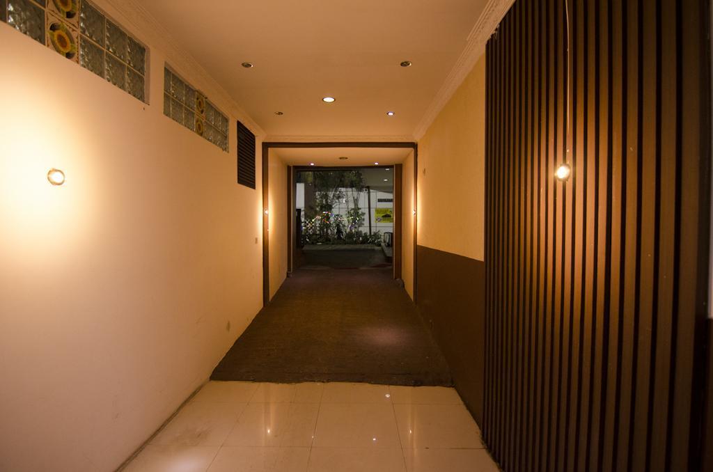 Guest House Salon Fora Gegerkalong Setiabudhi Bandung Exteriör bild