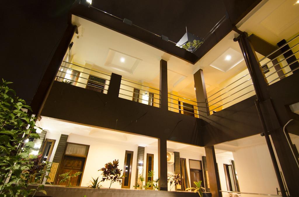 Guest House Salon Fora Gegerkalong Setiabudhi Bandung Exteriör bild