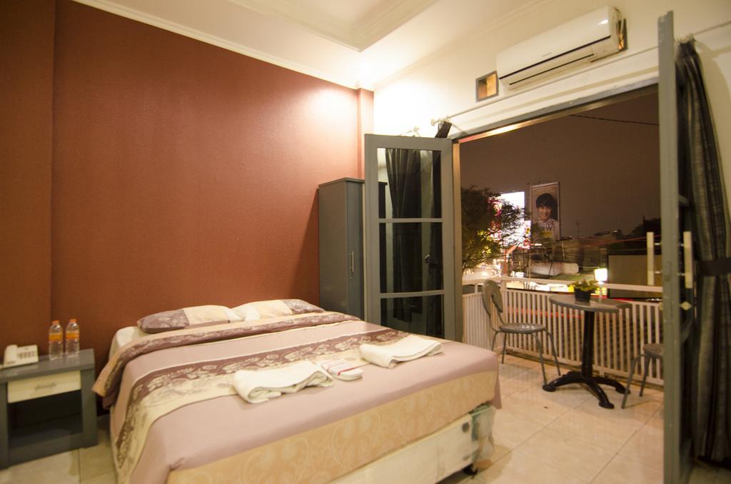 Guest House Salon Fora Gegerkalong Setiabudhi Bandung Exteriör bild