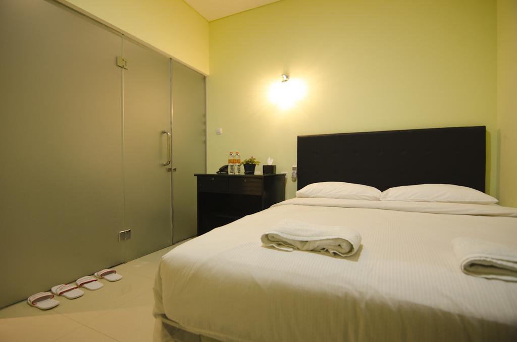Guest House Salon Fora Gegerkalong Setiabudhi Bandung Exteriör bild