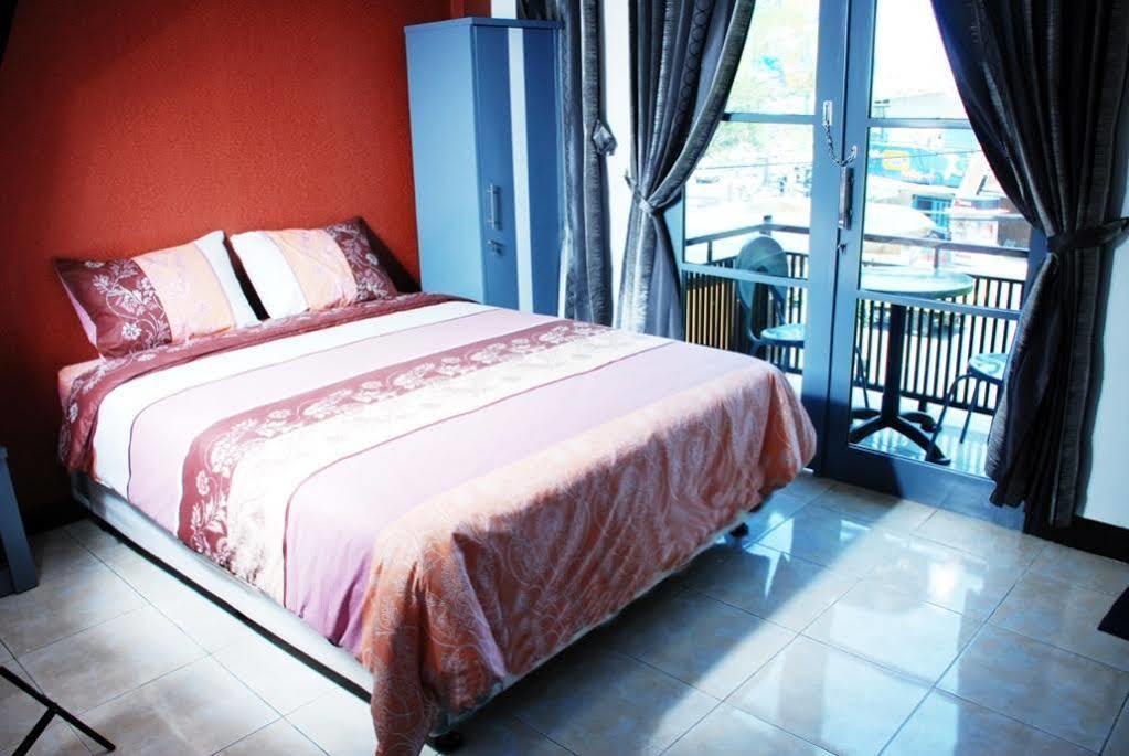 Guest House Salon Fora Gegerkalong Setiabudhi Bandung Exteriör bild