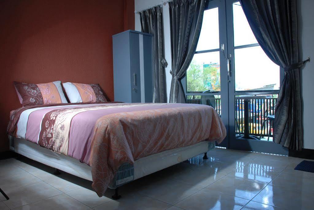 Guest House Salon Fora Gegerkalong Setiabudhi Bandung Exteriör bild